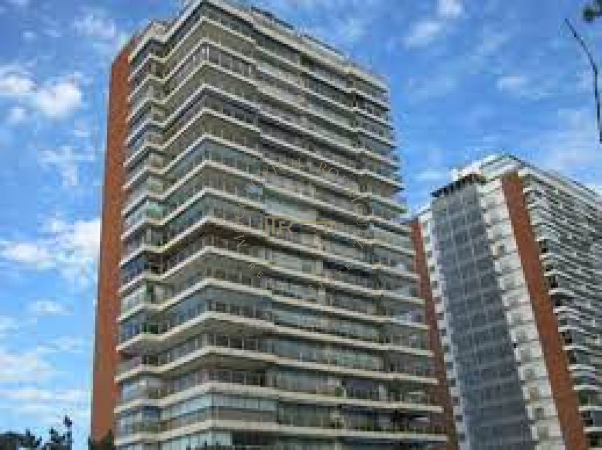Apartamento ID.4059 - Alquiler tres dormitorios y dep de servicio. Frente al mar con vista.