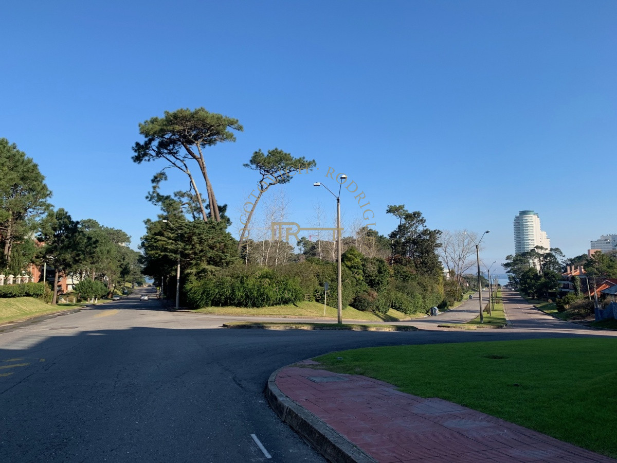 Apartamento ID.2511 - Apartamento en venta Punta del Este. Dos dormitorios y dos baños. Con amenities.  