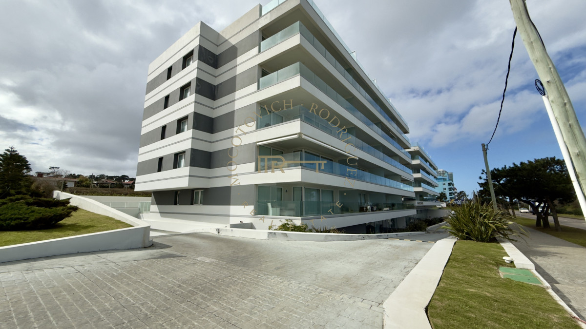 Apartamento ID.4668 - Apartamento 3 dormitorios con dep. de servicio. Vista al mar y amenities. Punta del Este