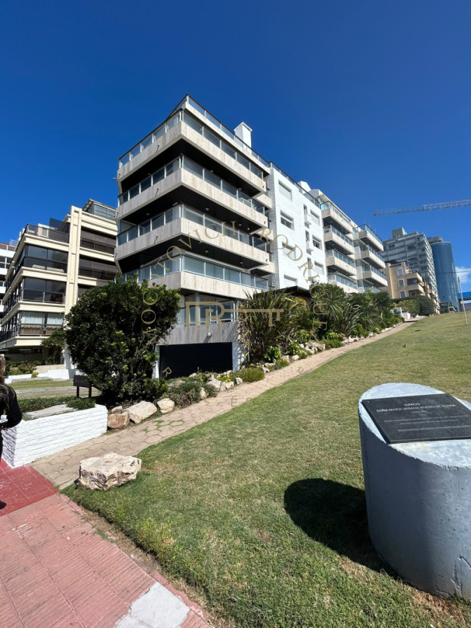 Apartamento ID.4608 - Apartamento frente al mar tres dormitorios mas dependencia