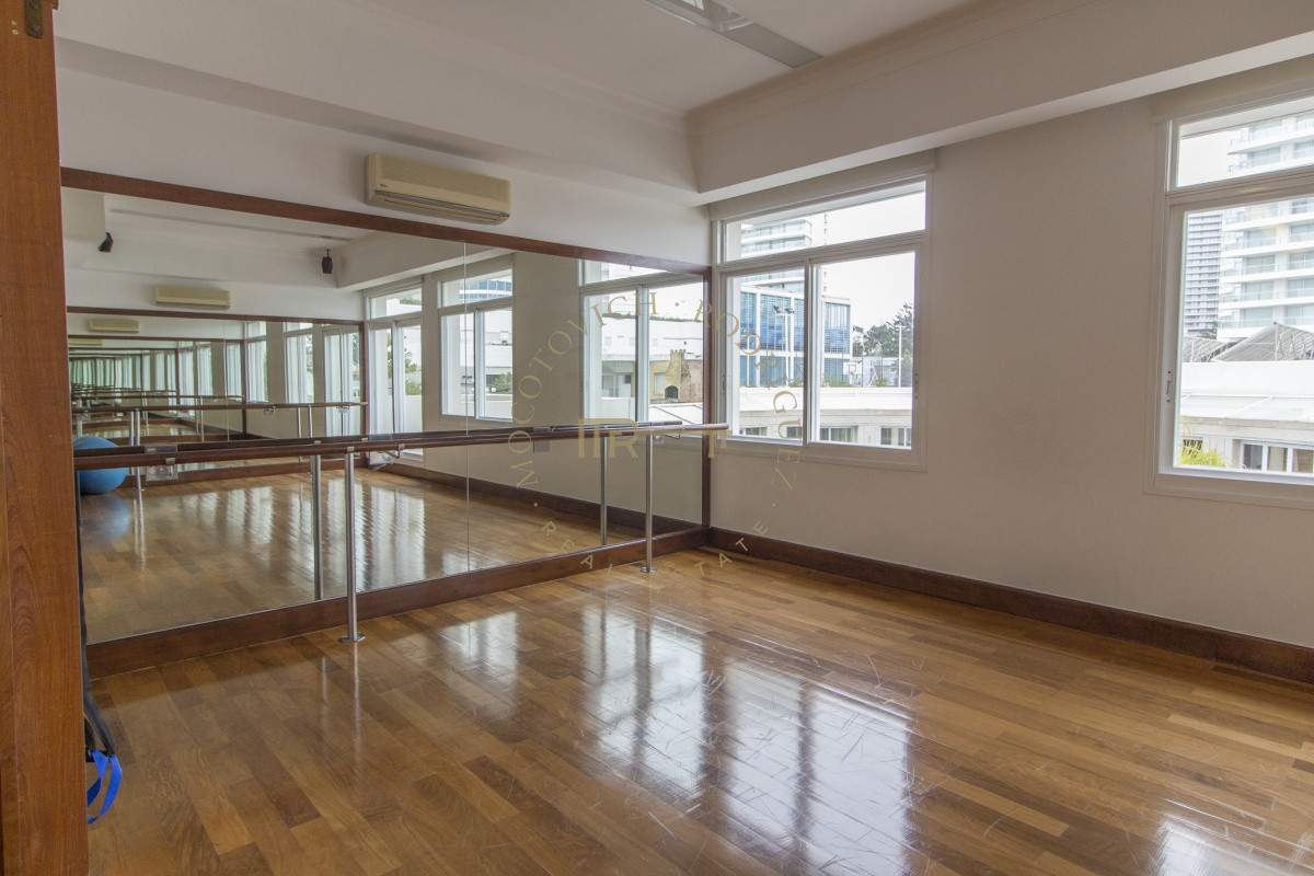 Apartamento ID.289 - Apartamentoen venta  Millenium  3 dormitorios más dep. Playa Mansa Punta del Este.