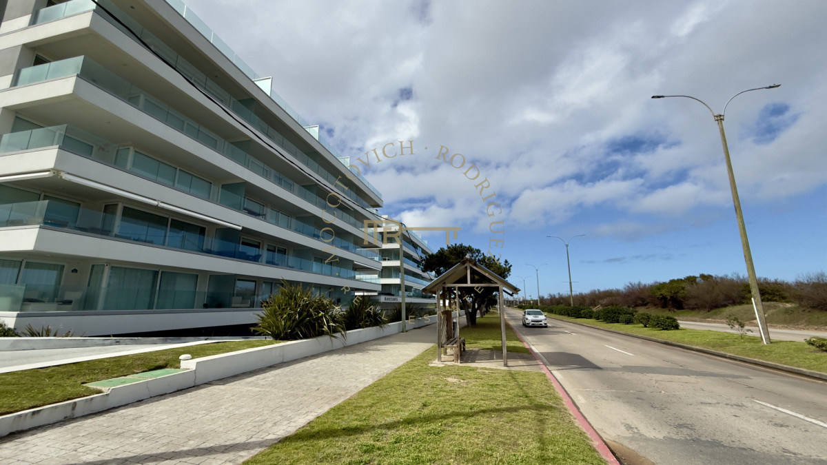 Apartamento ID.4668 - Apartamento 3 dormitorios con dep. de servicio. Vista al mar y amenities. Punta del Este