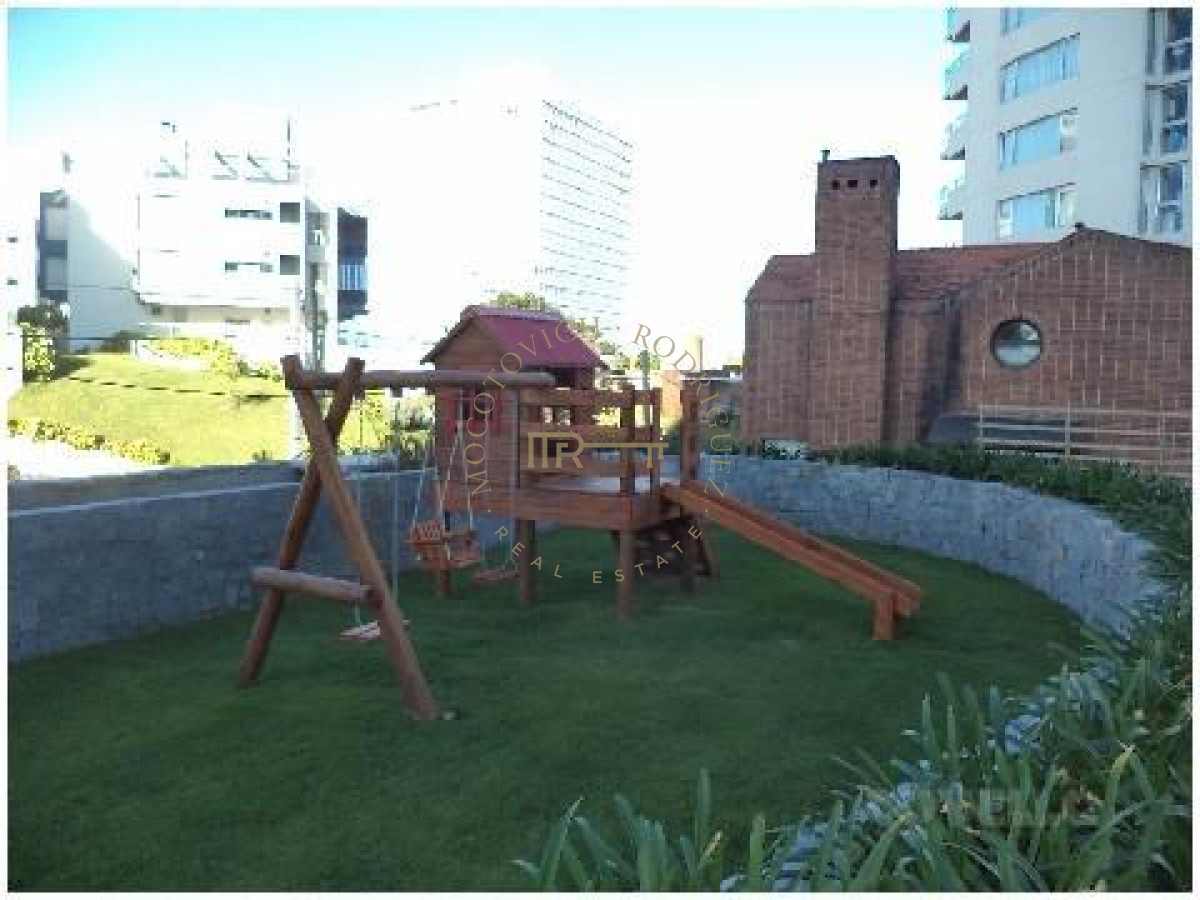 Apartamento ID.1009 - Wind Tower piso alto con vista en venta 2 dormitorios. Punta del Este.