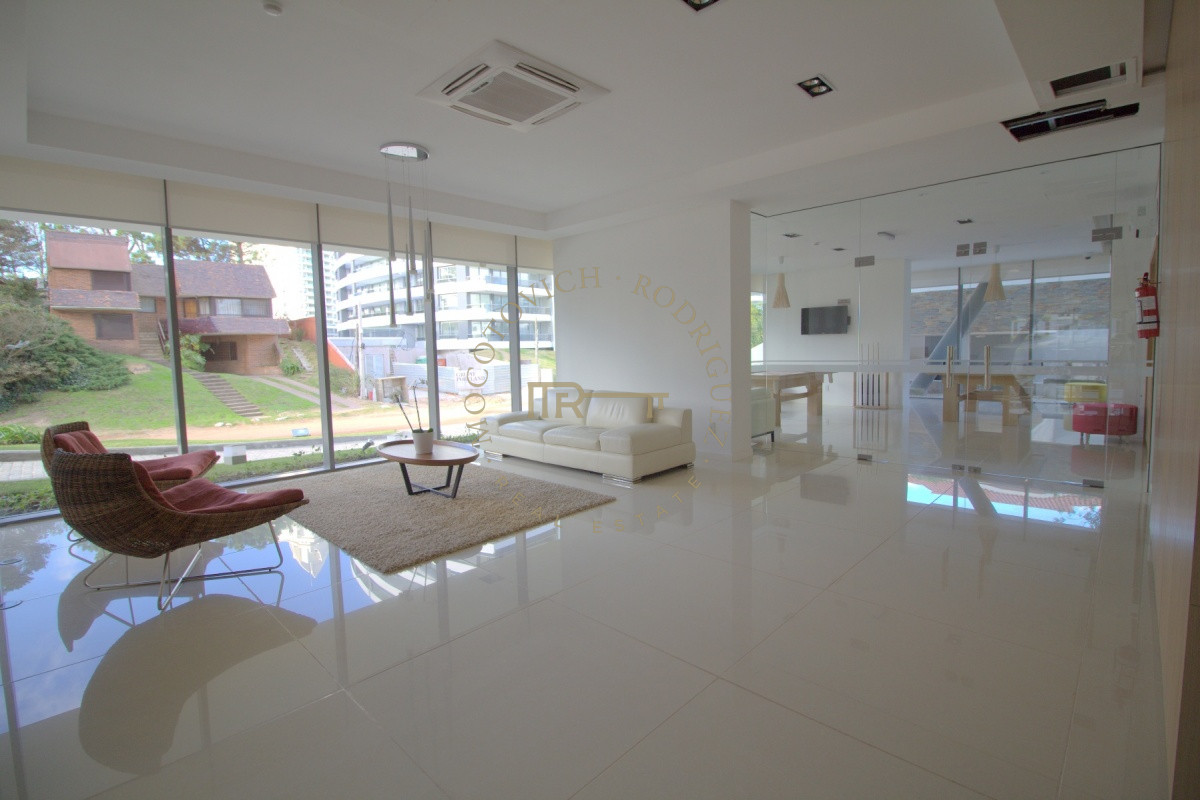 Apartamento ID.73 - Apartamento en venta 2 dormitorios. Chronos- Playa Brava. Punta del Este.
