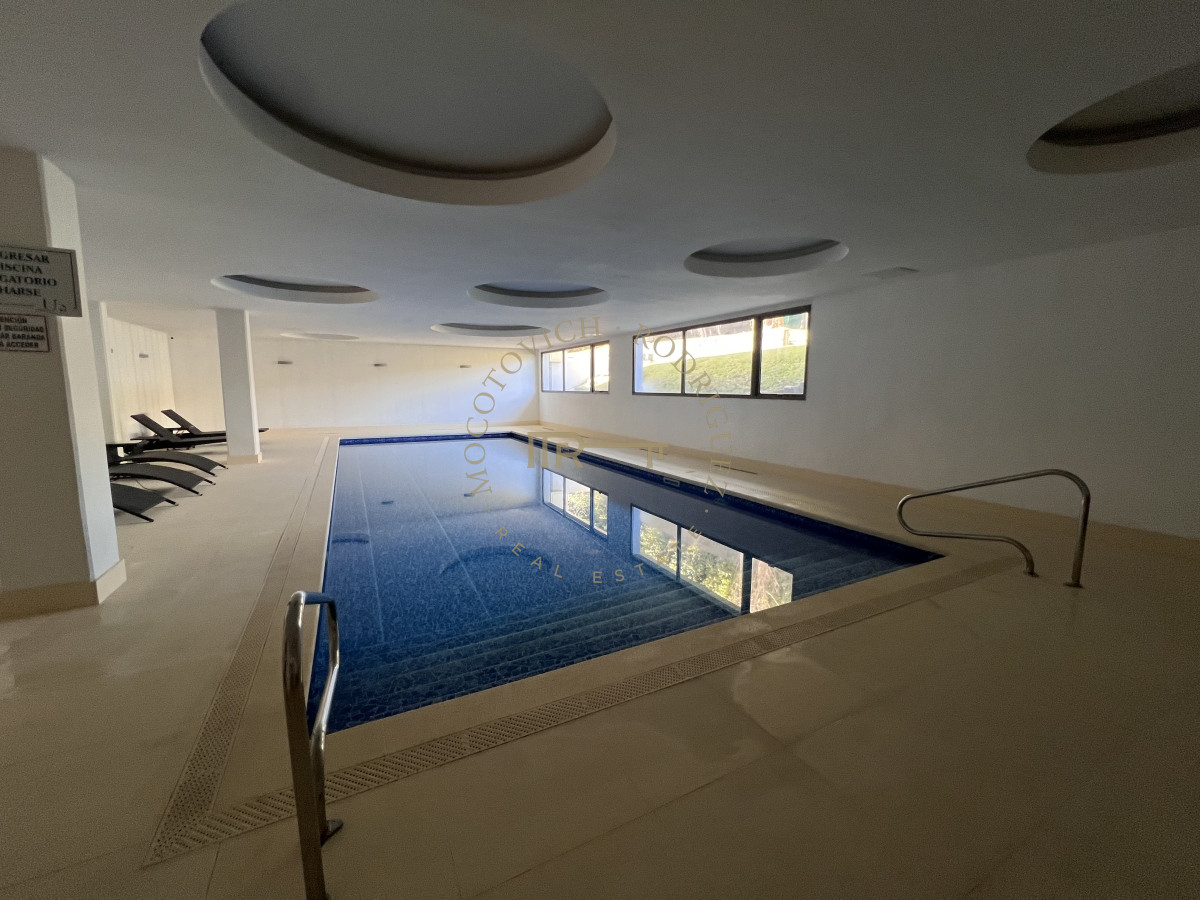 Apartamento ID.4613 - Un dormitorio y medio gran terraza con parrillero en Punta del Este. Full amenities 