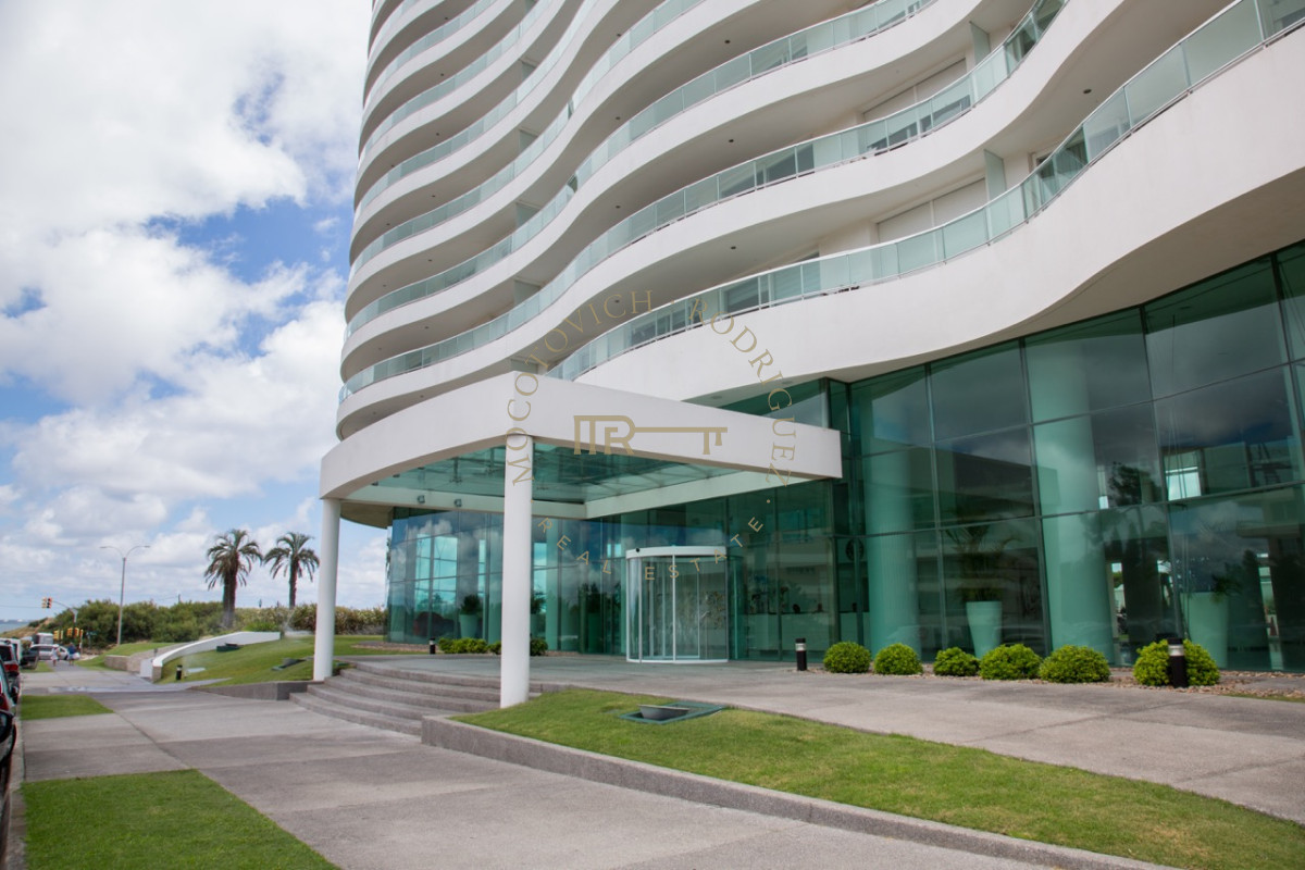 Apartamento ID.26 - Apartamento en venta Torre Aquarela 2 dormitorios  y dependencia.- 