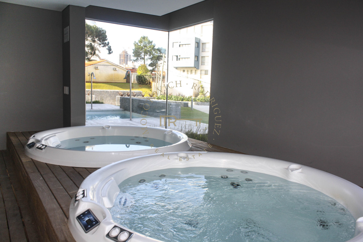 Apartamento ID.1009 - Wind Tower piso alto con vista en venta 2 dormitorios. Punta del Este.