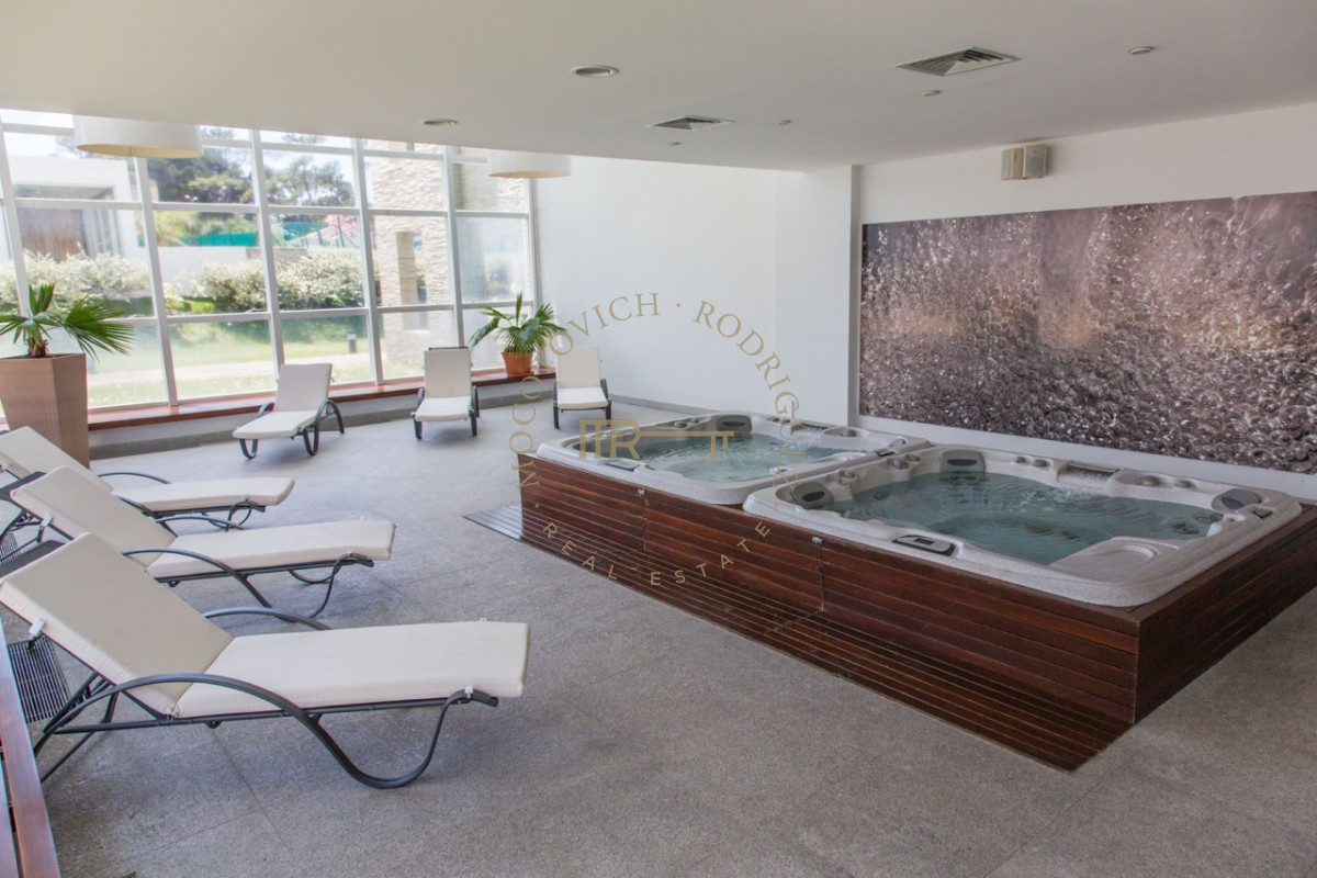Apartamento ID.26 - Apartamento en venta Torre Aquarela 2 dormitorios  y dependencia.- 