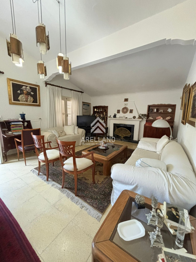 Casa ID.4173 - 5 Dormitorios Y Mas de 3000 M2 De Terreno 