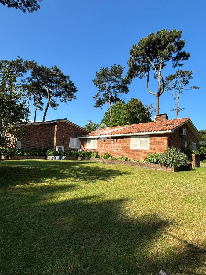 Casa ID.4173 - 5 Dormitorios Y Mas de 3000 M2 De Terreno 
