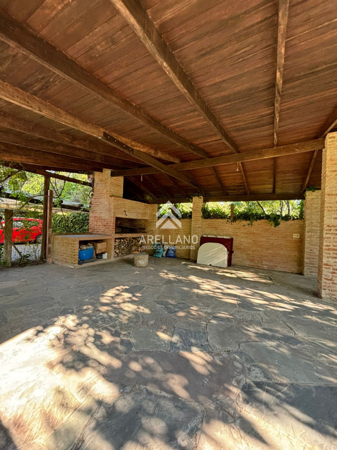 Casa ID.4173 - 5 Dormitorios Y Mas de 3000 M2 De Terreno 