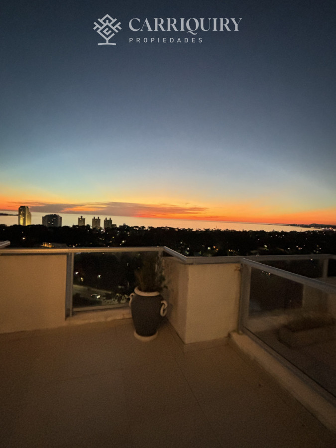 Apartamento ID.10428 - Venta Apartamento 2 Dormitorios Con Gran Terraza En Roosevelt  
