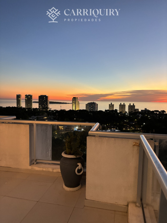 Apartamento ID.10428 - Venta Apartamento 2 Dormitorios Con Gran Terraza En Roosevelt  