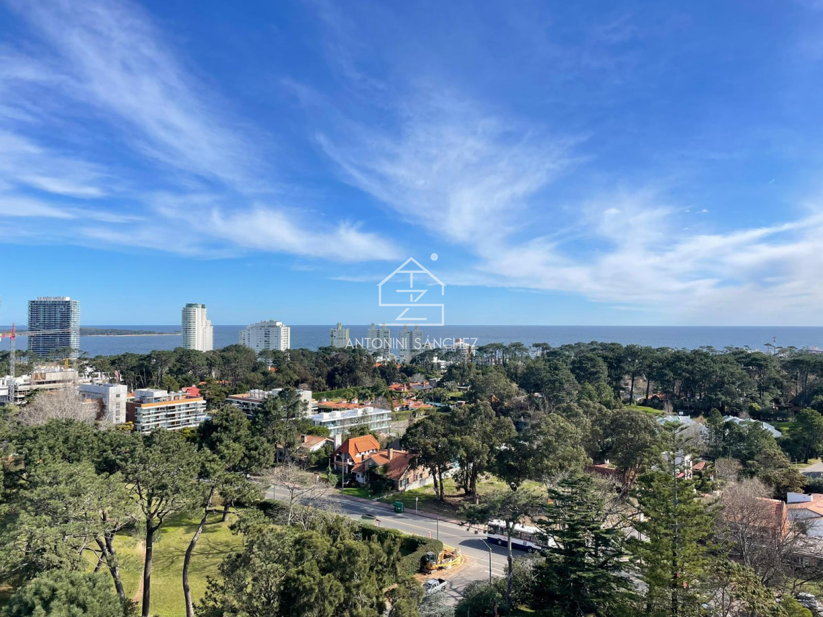 Apartamento ID.2221 - Venta Apartamento 3 Dormitorios Av Roosevelt, Punta del Este 