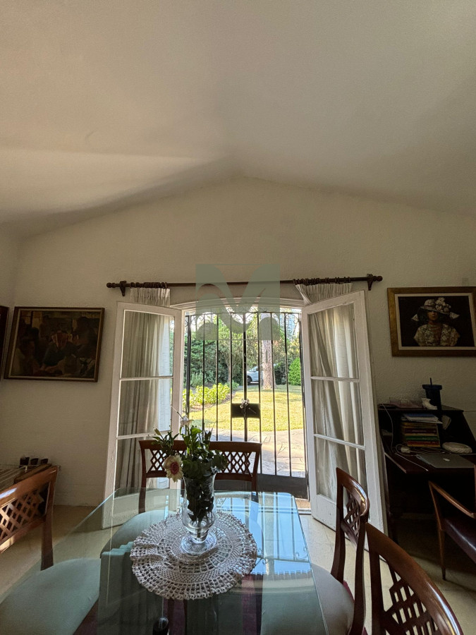 Casa ID.690 - Gran Chalet Con 5 Dormitorios Y Mas de 3000 M2 De Terreno Punta del Este, Playa Mansa
