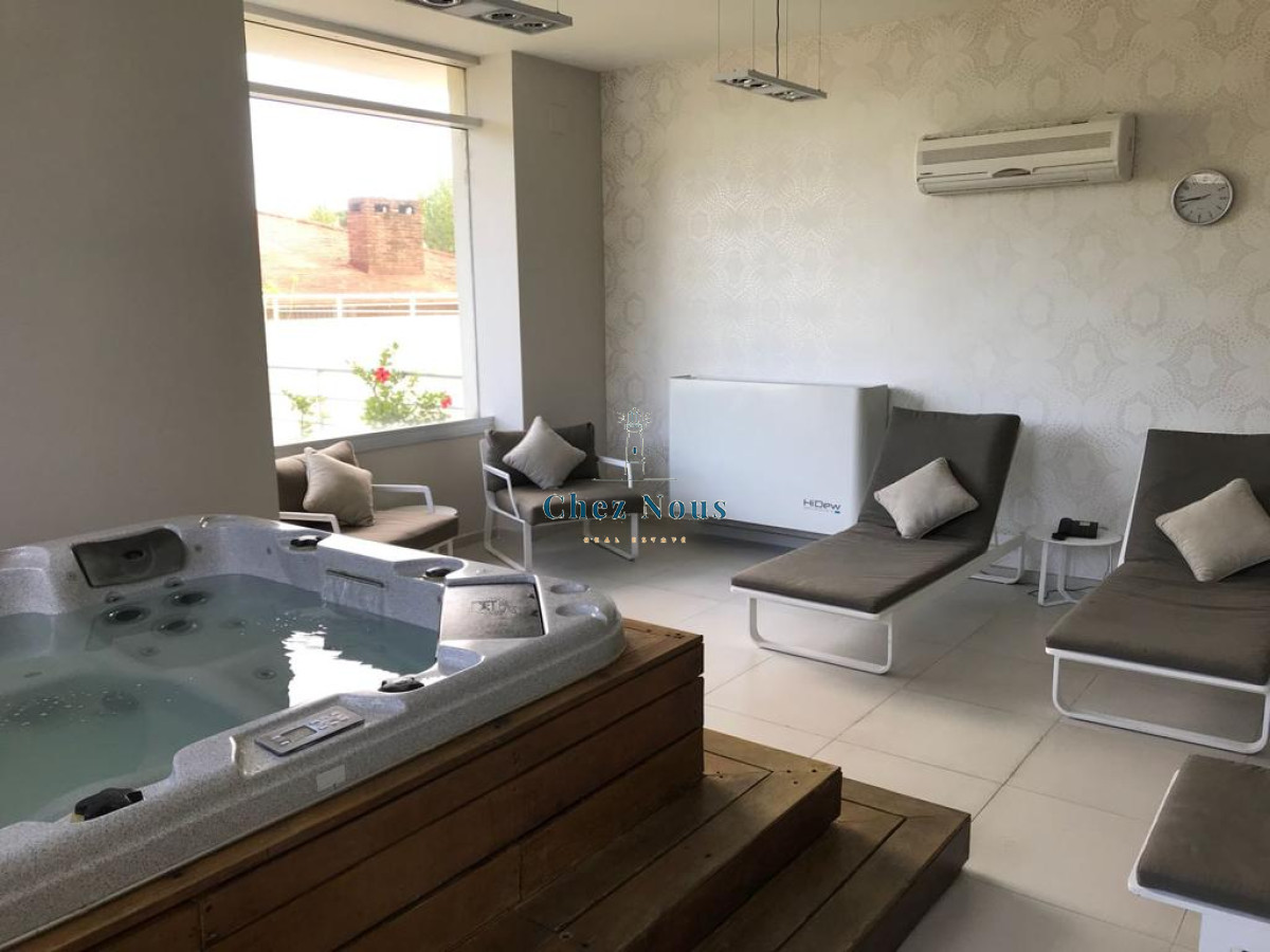 Apartamento ID.1296 - Venta Apartamento 3 Dormitorios Av Roosevelt, Punta del Este 