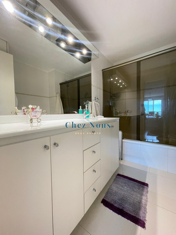 Apartamento ID.1296 - Venta Apartamento 3 Dormitorios Av Roosevelt, Punta del Este 