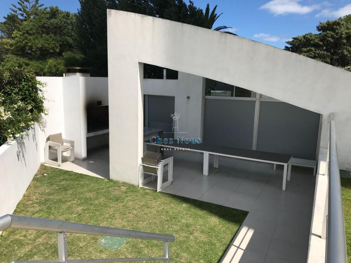 Apartamento ID.1296 - Venta Apartamento 3 Dormitorios Av Roosevelt, Punta del Este 