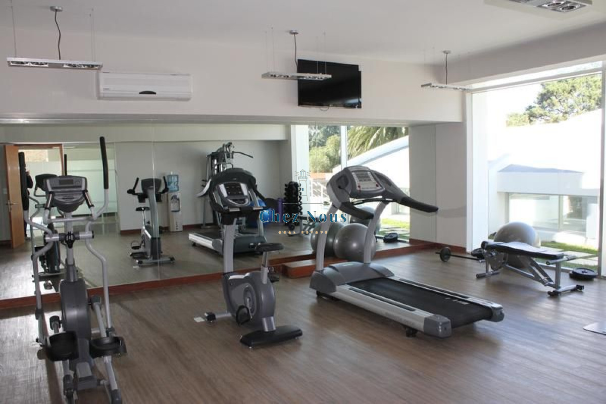 Apartamento ID.1296 - Venta Apartamento 3 Dormitorios Av Roosevelt, Punta del Este 