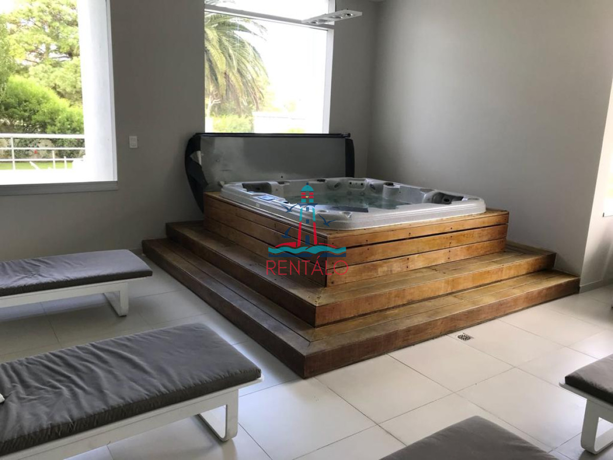 Apartamento ID.48 - Venta Apartamento 3 Dormitorios Av Roosevelt, Punta del Este 