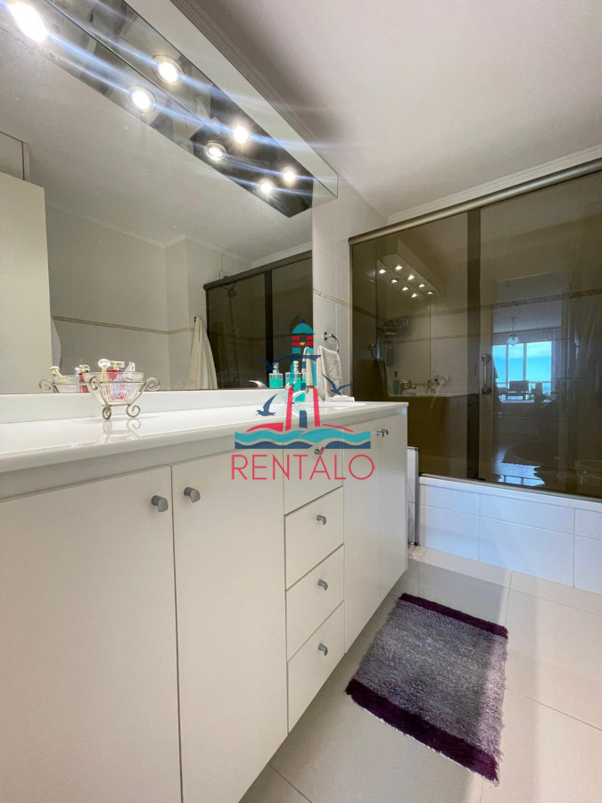Apartamento ID.48 - Venta Apartamento 3 Dormitorios Av Roosevelt, Punta del Este 