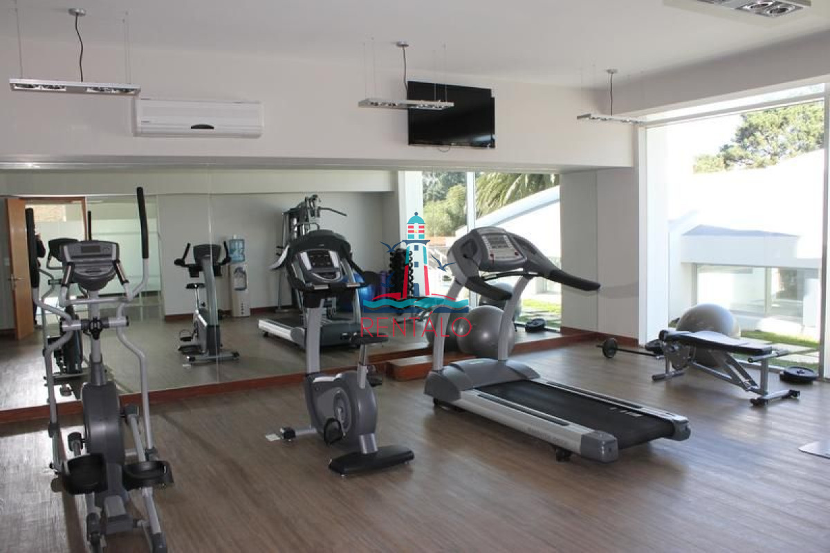Apartamento ID.48 - Venta Apartamento 3 Dormitorios Av Roosevelt, Punta del Este 