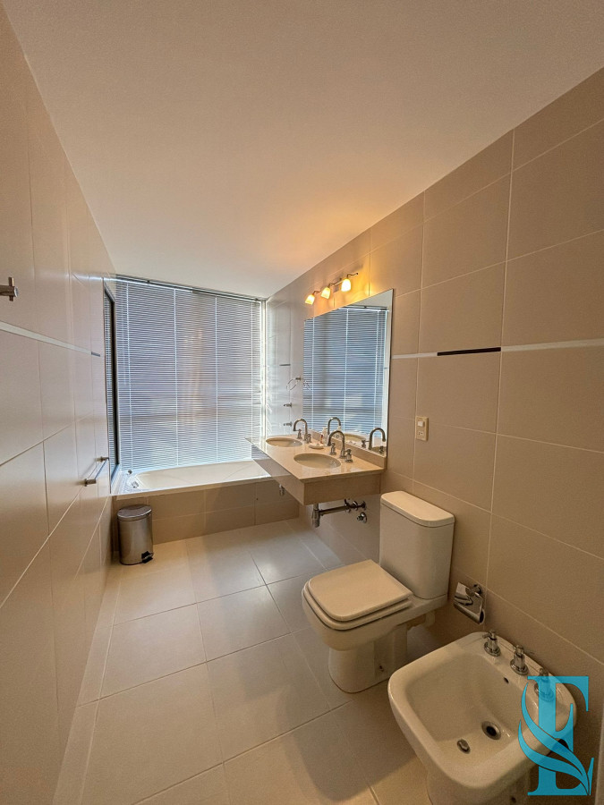 Apartamento ID.510 - Alquiler Temporario Apartamento 3 Dormitorios A 100 Mts Del Mar Punta Del Este Season Tower