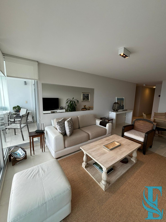Alquiler Apartamento 2 Dorm Playa Mansa Season Tower