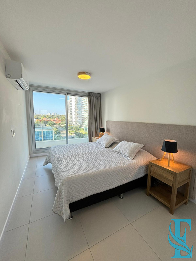 Apartamento ID.567 - Alquiler Apto 2 Dormitorios A 50 Mts del Mar Playa Mansa, Punta del Este 