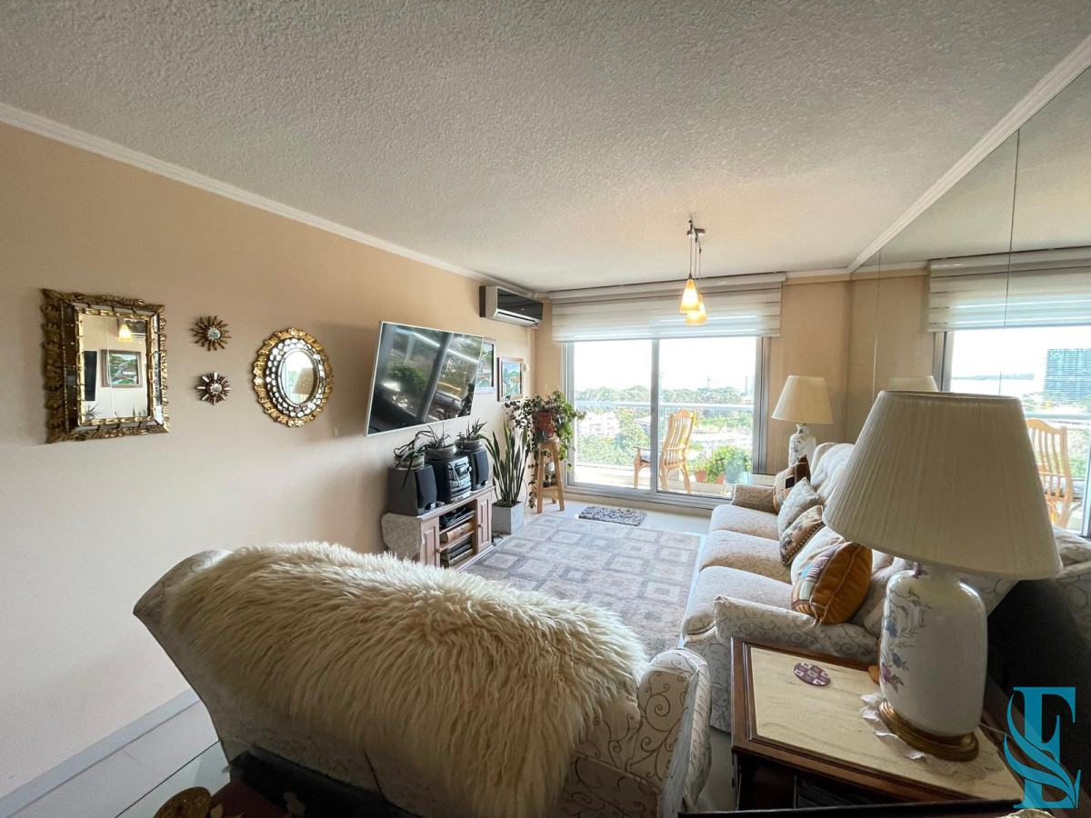 Apartamento ID.214 - Venta Apartamento 3 Dormitorios Av Roosevelt, Punta del Este 