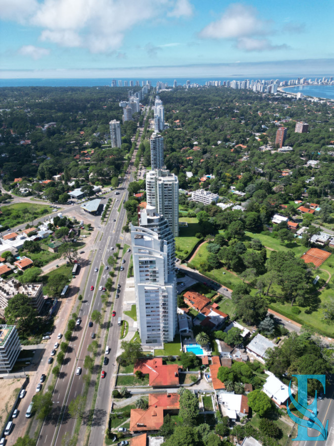 Apartamento ID.214 - Venta Apartamento 3 Dormitorios Summer Tower Av Roosevelt, Punta del Este 