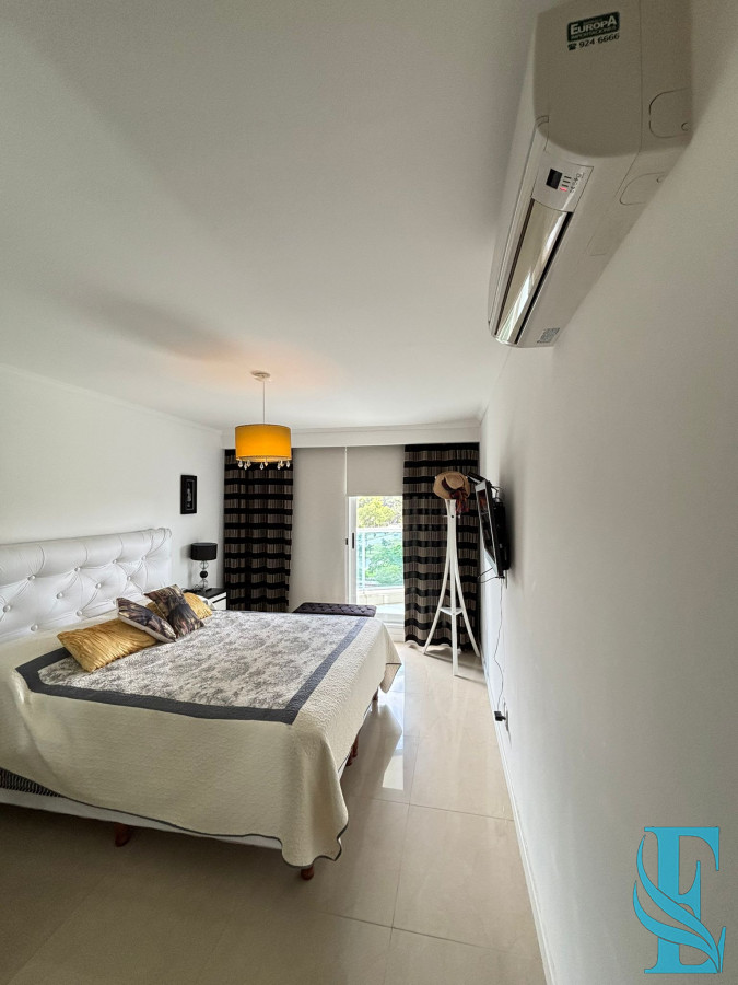 Apartamento ID.584 - Casino Tower Alquiler Temporal 2 Dormitorios Playa Mansa, Punta del Este 