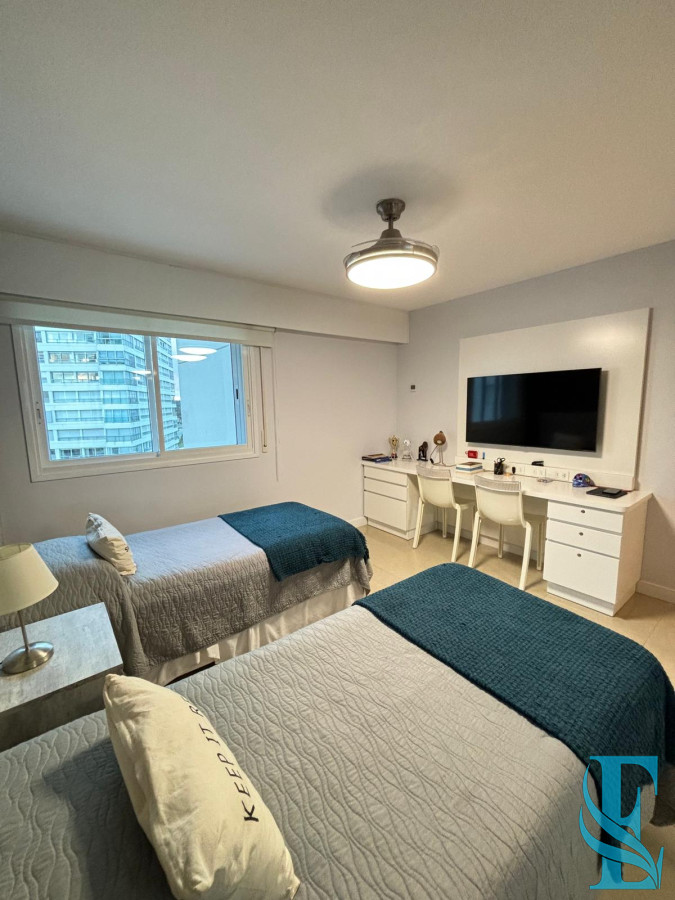 Apartamento ID.399 - Venta Apartamento Aquarela  2 Dorm + Dep - Playa Mansa Punta del Este
