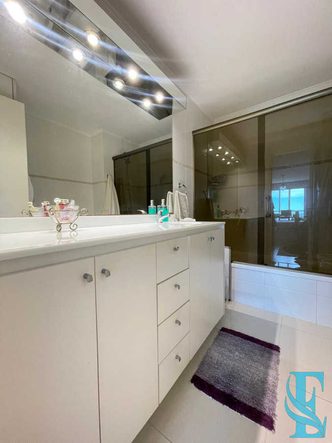 Apartamento ID.214 - Venta Apartamento 3 Dormitorios Av Roosevelt, Punta del Este 
