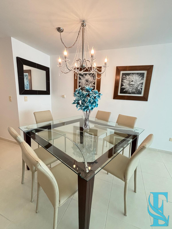 Apartamento ID.566 - Alquiler Apto Seasons Tower 2 Dormitorios A 50 Mts del Mar Playa Mansa, Punta del Este 