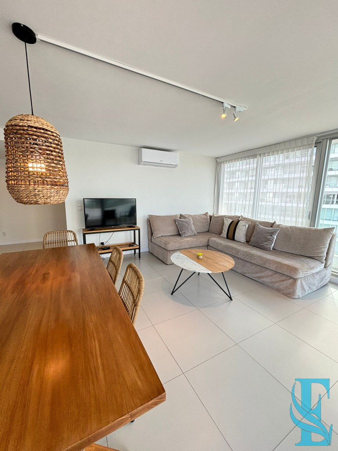 Apartamento ID.567 - Alquiler Apto 2 Dormitorios A 50 Mts del Mar Playa Mansa, Punta del Este 
