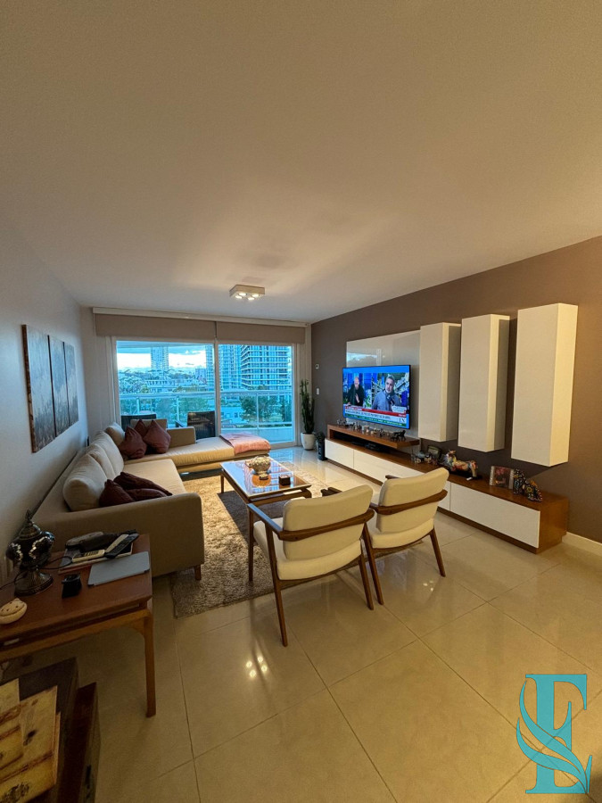 Apartamento ID.399 - Venta Apartamento Aquarela  2 Dorm + Dep - Playa Mansa Punta del Este