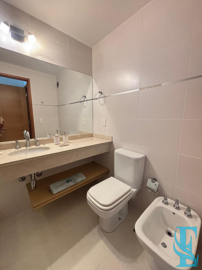 Apartamento ID.566 - Alquiler Apto Seasons Tower 2 Dormitorios A 50 Mts del Mar Playa Mansa, Punta del Este 