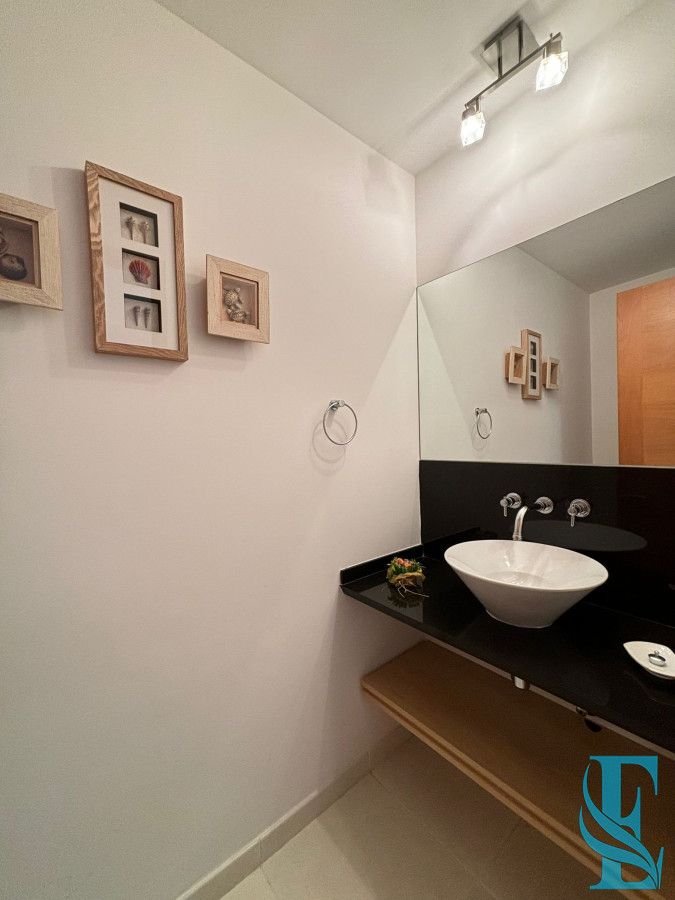 Apartamento ID.566 - Alquiler Apto Seasons Tower 2 Dormitorios A 50 Mts del Mar Playa Mansa, Punta del Este 