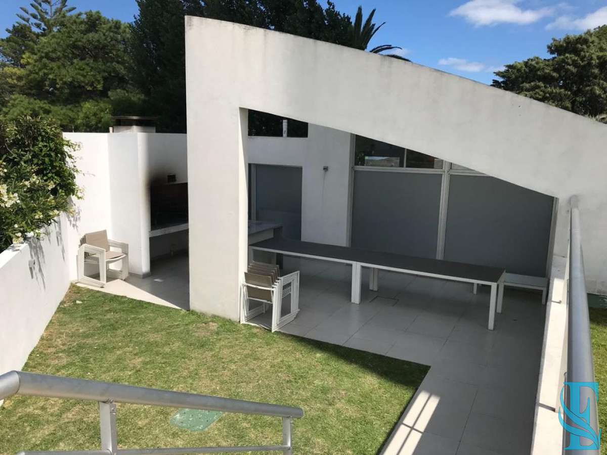 Apartamento ID.214 - Venta Apartamento 3 Dormitorios Av Roosevelt, Punta del Este 