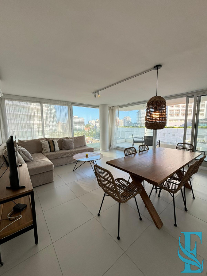 Apartamento ID.567 - Alquiler Apto 2 Dormitorios A 50 Mts del Mar Playa Mansa, Punta del Este 