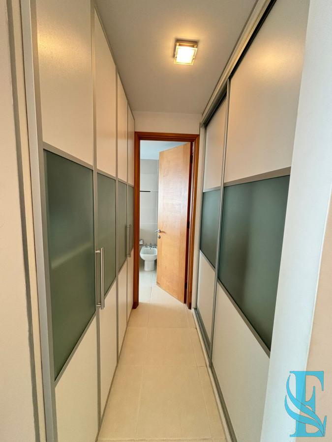 Apartamento ID.566 - Alquiler Apto Seasons Tower 2 Dormitorios A 50 Mts del Mar Playa Mansa, Punta del Este 