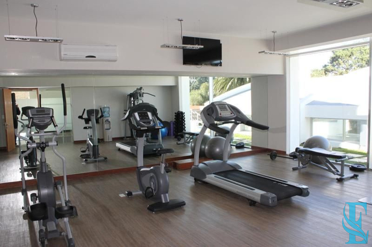 Apartamento ID.214 - Venta Apartamento 3 Dormitorios Av Roosevelt, Punta del Este 