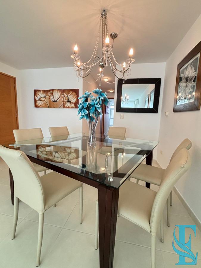 Apartamento ID.566 - Alquiler Apto Seasons Tower 2 Dormitorios A 50 Mts del Mar Playa Mansa, Punta del Este 