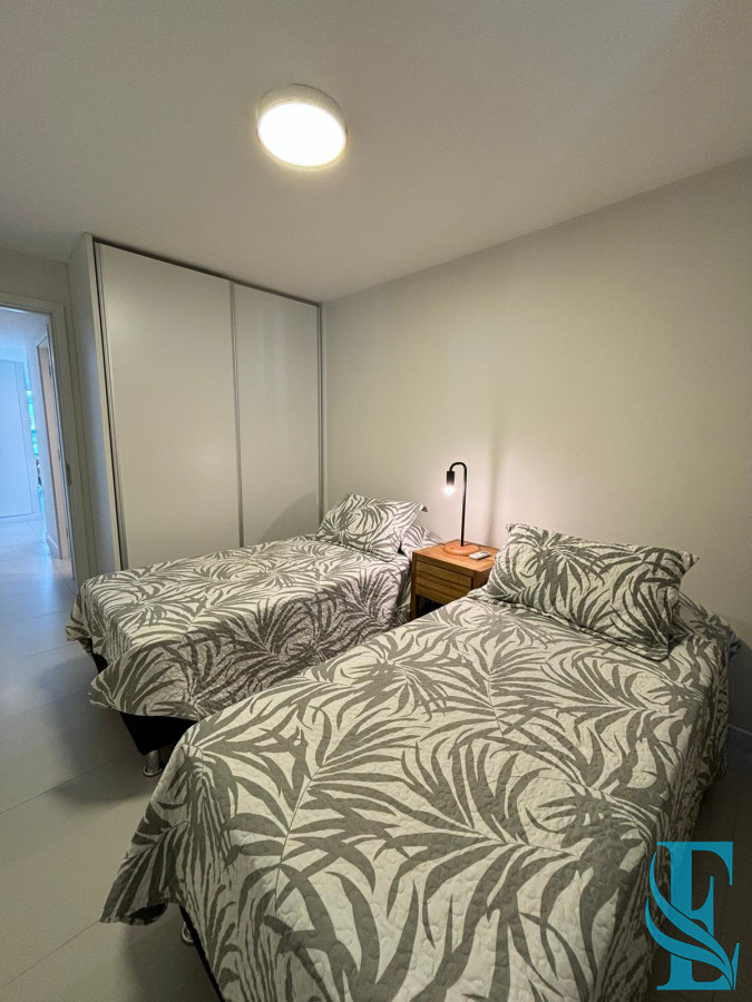 Apartamento ID.567 - Alquiler Apto 2 Dormitorios A 50 Mts del Mar Playa Mansa, Punta del Este 