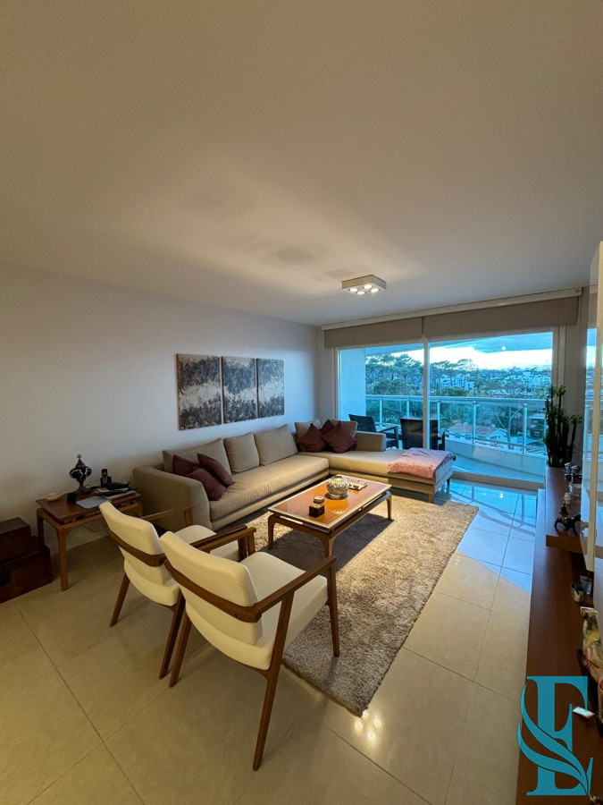 Apartamento ID.399 - Venta Apartamento Aquarela  2 Dorm + Dep - Playa Mansa Punta del Este