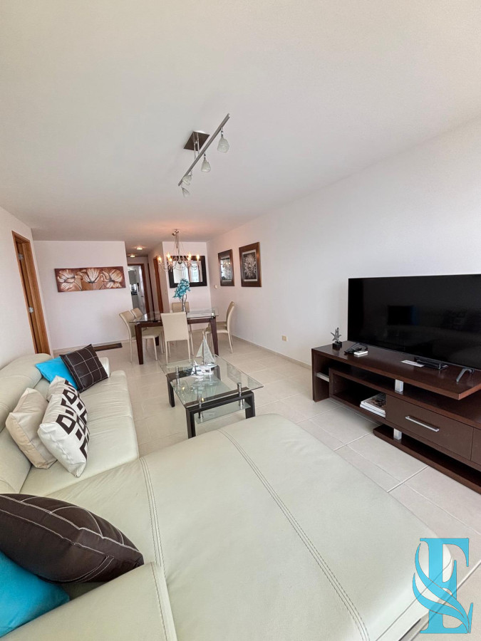 Apartamento ID.566 - Alquiler Apto Seasons Tower 2 Dormitorios A 50 Mts del Mar Playa Mansa, Punta del Este 