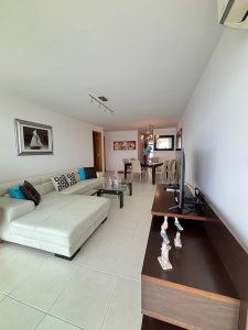 Alquiler Apto Seasons Tower 2 Dormitorios A 50 Mts del Mar Playa Mansa, Punta del Este 