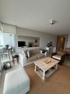 Alquiler Apartamento 2 Dorm Playa Mansa Season Tower