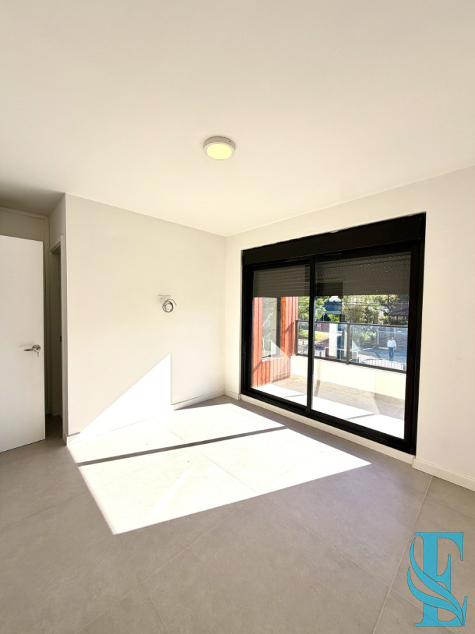 Casa ID.914 - Venta Casa Duplex 3 Dormitorios Con Piscina Pinares, Punta del Este 